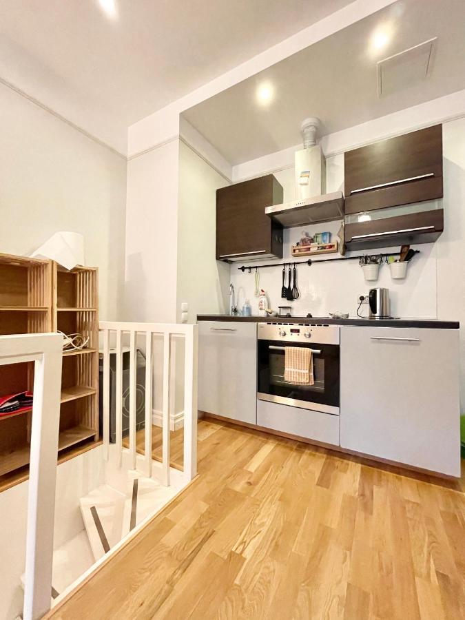 Cosy Studio In Historical Building. City Center Apartment Tallinn Bagian luar foto